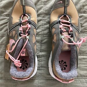 Nike Eco-Friendly Men’s Sneakers with Pink Laces